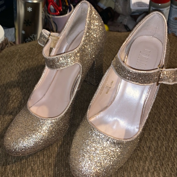 DeBlossum Gold Sparkling Shoes Size 8 - Picture 1 of 7